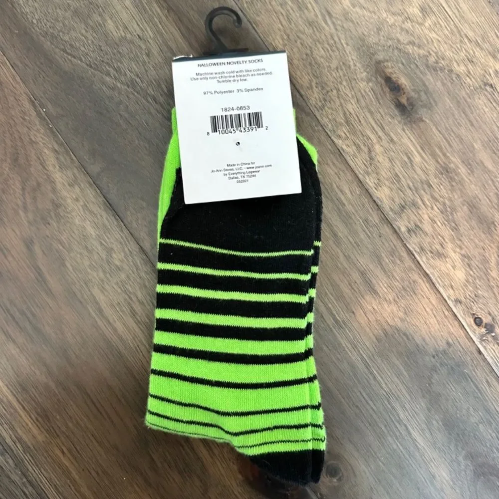 NWT Green & Black “Vampurrr” Cat Striped Halloween Socks - one size